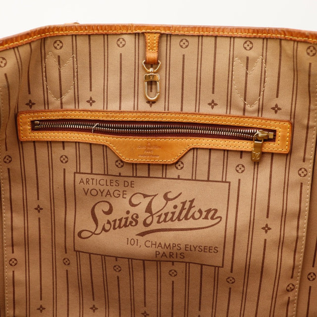 Détail des lanières latérales Louis Vuitton Neverfull GM cuir vachette occasion authentique — AMANA Vintage