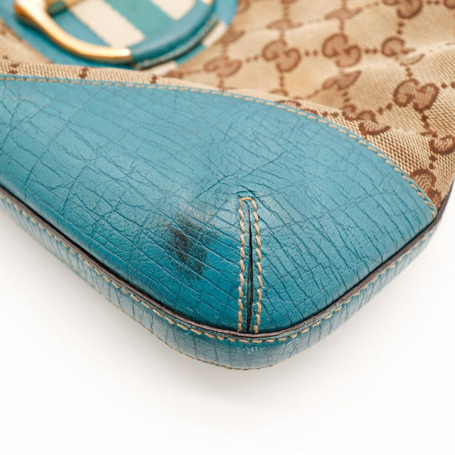 Détail coin cuir turquoise avec tache sac Gucci Jackie Horsebit — AMANA Vintage