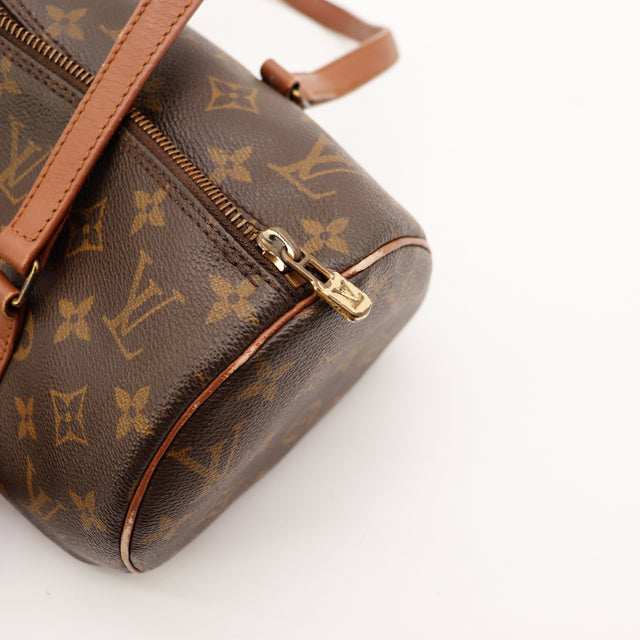 Détail fermeture éclair Louis Vuitton Papillon 30 toile Monogram — AMANA Vintage