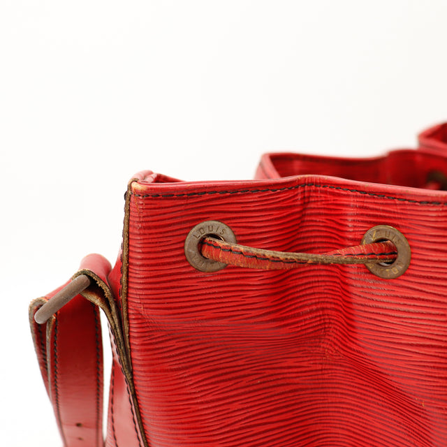 Gegraveerd oogdetail Louis Vuitton Noé GM Epi rood — AMANA Vintage