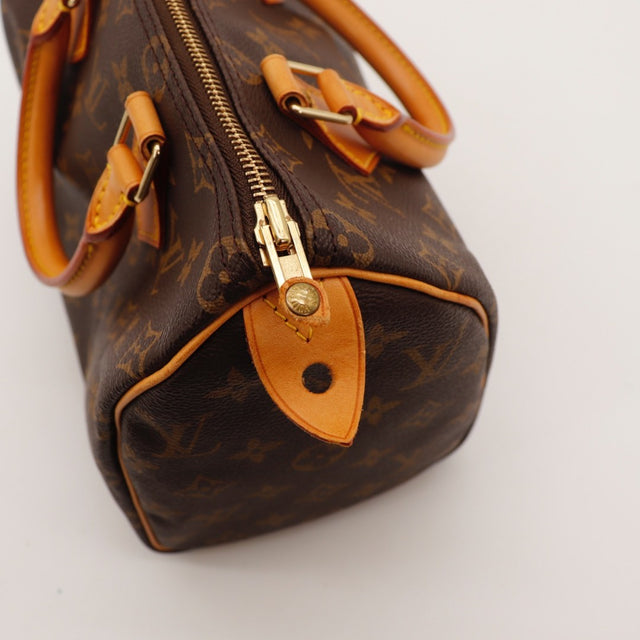 Détail des bordures Louis Vuitton Speedy 25 Toile Monogramme occasion authentique — AMANA Vintage