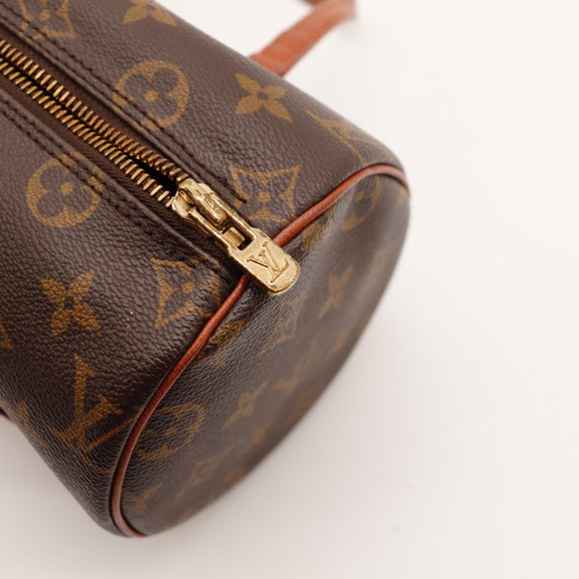 Vue des bordures latérales Louis Vuitton Papillon 26 Toile Monogramme occasion authentique — AMANA Vintage