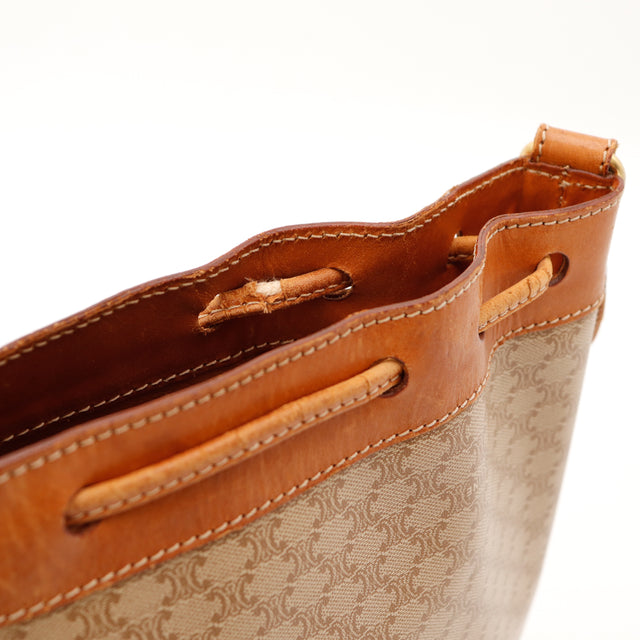 Detail logo CELINE Seau Macadam toile beige — AMANA Vintage
