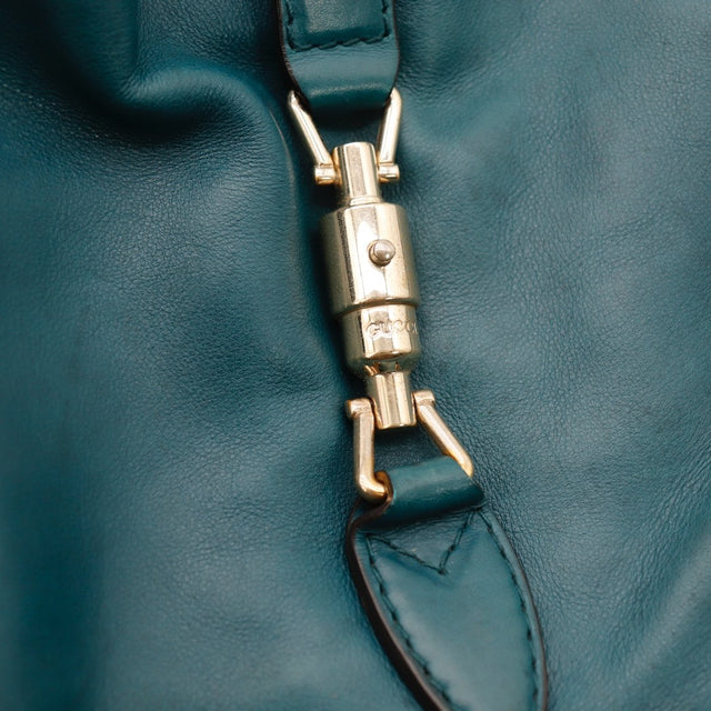 Détail de l'anse Gucci New Jackie cuir lisse bleu canard occasion authentique — AMANA Vintage