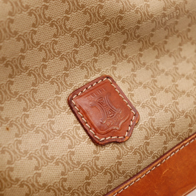 Détail de la bandoulière réglable Céline Seau Macadam cuir cognac occasion authentique — AMANA Vintage