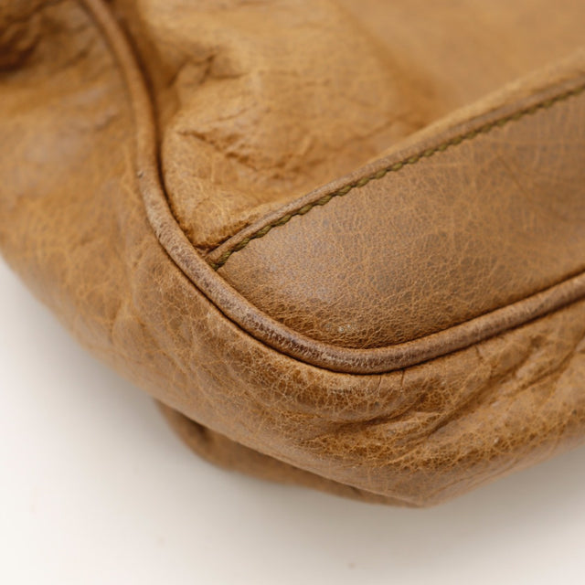 Vue du fond Balenciaga Work cuir d'agneau froissé camel occasion authentique — AMANA Vintage