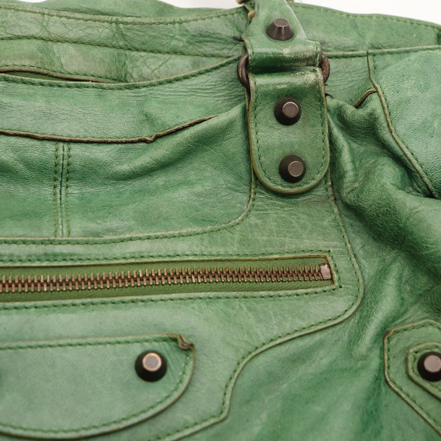 Détail de l'anse tressée Balenciaga Part-Time cuir froissé vert occasion authentique — AMANA Vintage