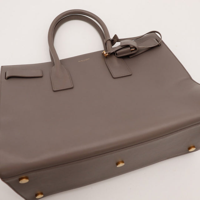 Détail anses et bandoulière Sac de Jour Grand Saint Laurent cuir taupe — AMANA Vintage