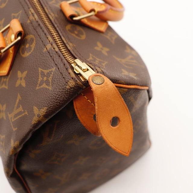 Détail d'un coin inférieur Louis Vuitton Speedy 30 Toile Monogramme occasion authentique — AMANA Vintage