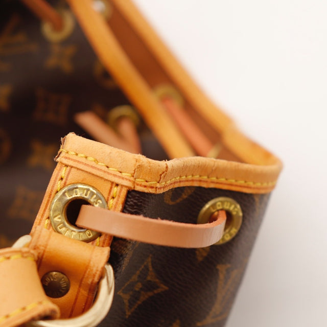 Détail du lien de serrage Louis Vuitton Noé Toile Monogramme occasion authentique — AMANA Vintage