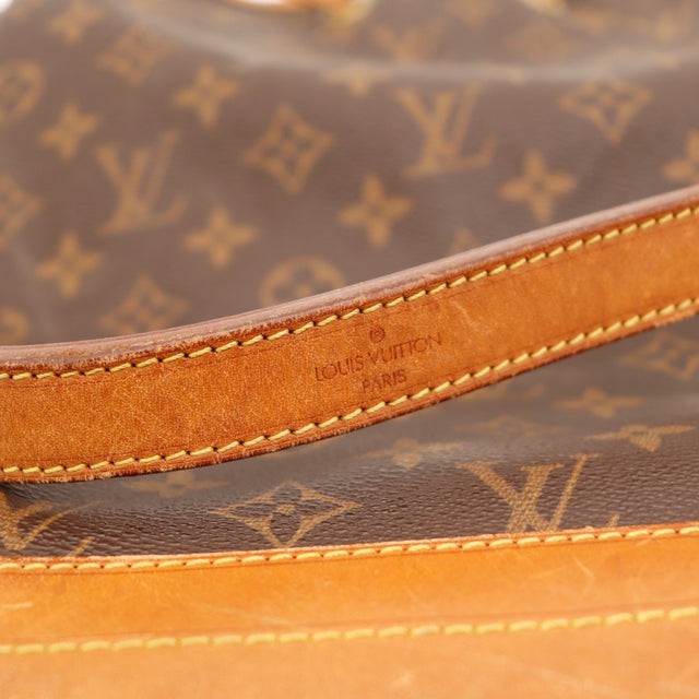 Détail des œillets Louis Vuitton Noé Toile Monogramme occasion authentique — AMANA Vintage