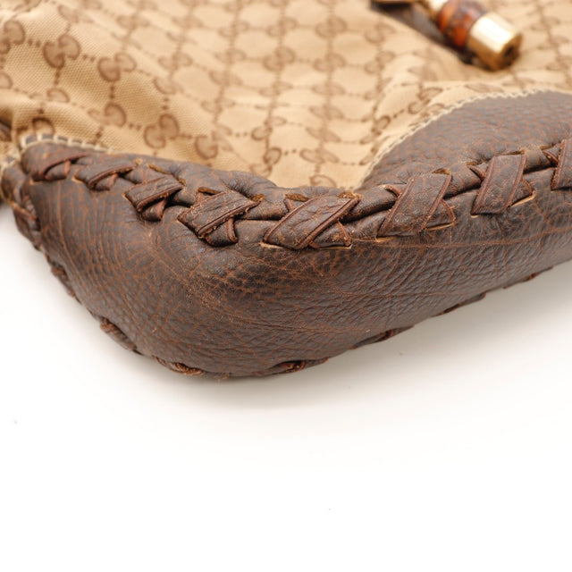 Détail des coins inférieurs Gucci New Jackie cuir marron occasion authentique — AMANA Vintage