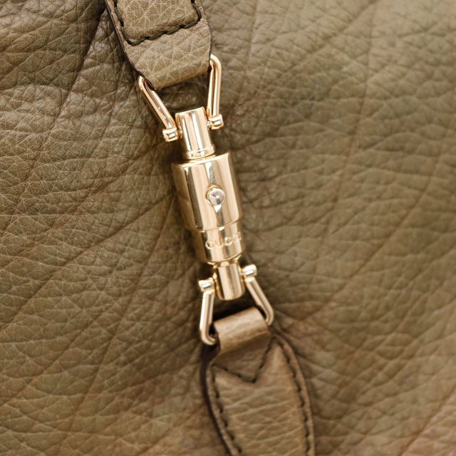 Détail fermoir piston Jackie doré cuir kaki Gucci — AMANA Vintage