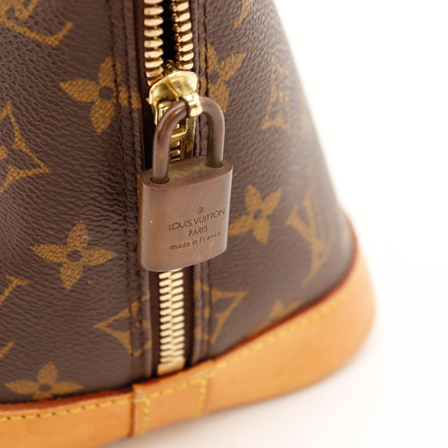 Détail cadenas signé Louis Vuitton Alma PM — AMANA Vintage