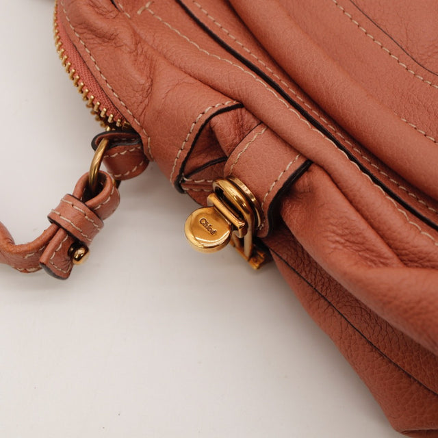 Détail des fermoirs avant Chloé Paraty Medium cuir grainé vieux rose occasion authentique — AMANA Vintage