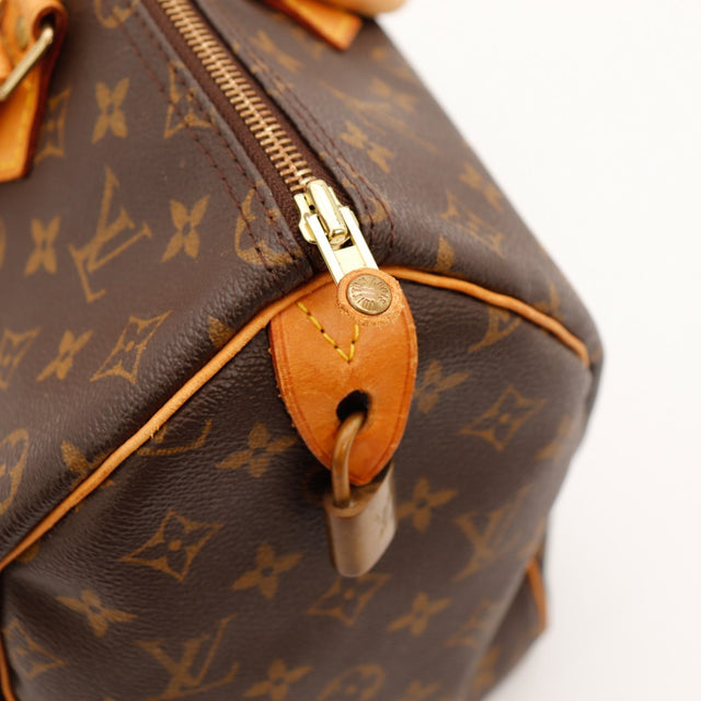 detail ritstrekker in hangslotlipje vachettaleer Louis Vuitton Speedy 35 — AMANA Vintage