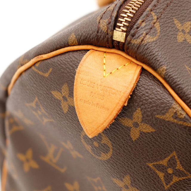detail lipje van sluiting gestempelde Louis Vuitton Paris — AMANA Vintage