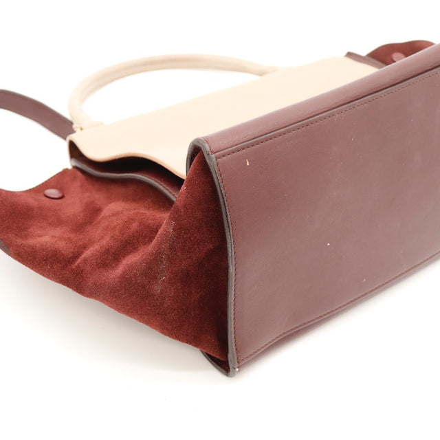 Détail de l'anse Céline Trapèze cuir beige occasion authentique — AMANA Vintage