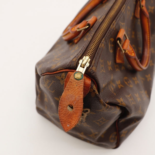 Détail des attaches Louis Vuitton Speedy 30 cuir vachette caramel occasion authentique — AMANA Vintage