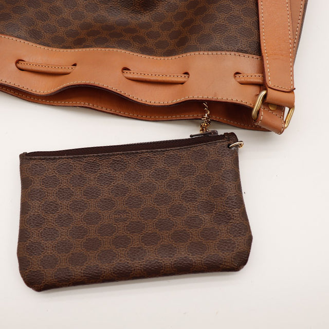 Pochette assortie incluse sac seau Céline Macadam — AMANA Vintage