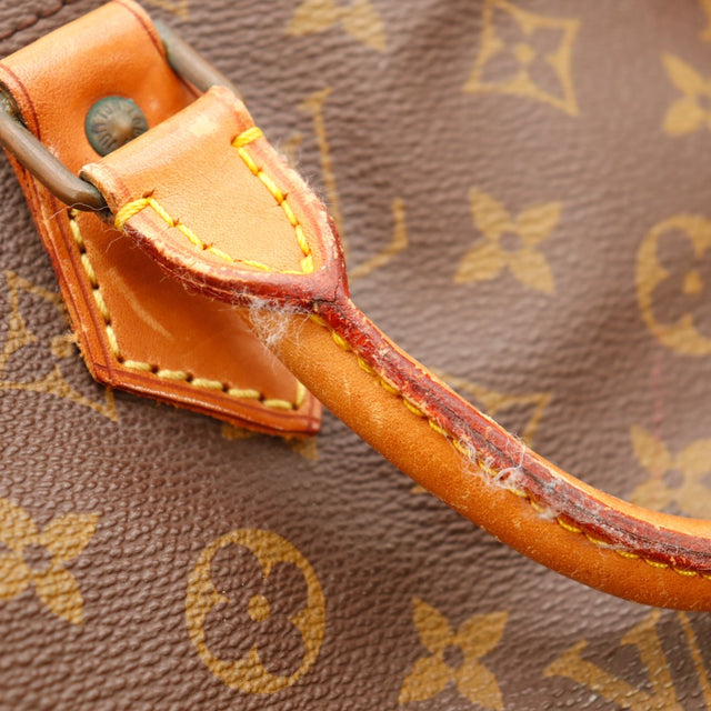 close-up handvat in lipje Louis Vuitton Speedy 35 gebruikssporen lak — AMANA Vintage