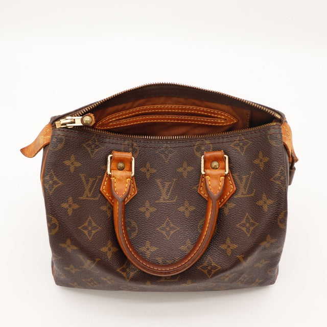 Détail des anses Louis Vuitton Speedy 25 cuir vachette caramel occasion authentique — AMANA Vintage
