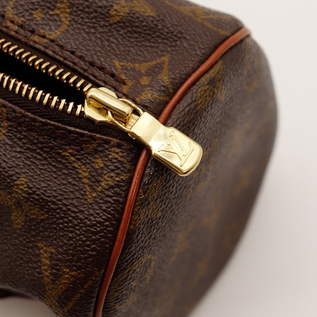 Détail fermeture éclair dorée Louis Vuitton Papillon 30 — AMANA Vintage