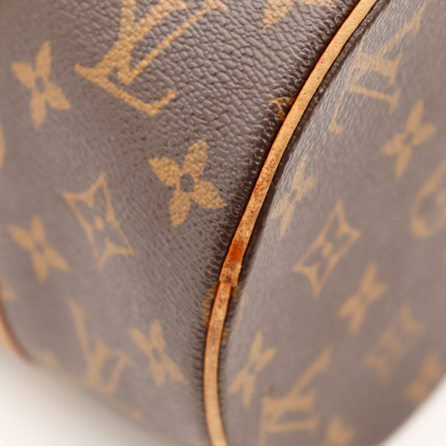 Détail bord vernis usé assombri Louis Vuitton Papillon 30 — AMANA Vintage