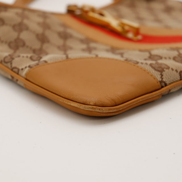 Détail coin inférieur droit sac Gucci Jackie Web occasion — AMANA Vintage