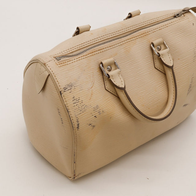 Detail griffures en traces leer Épi ivoire Louis Vuitton Speedy 30 — AMANA Vintage