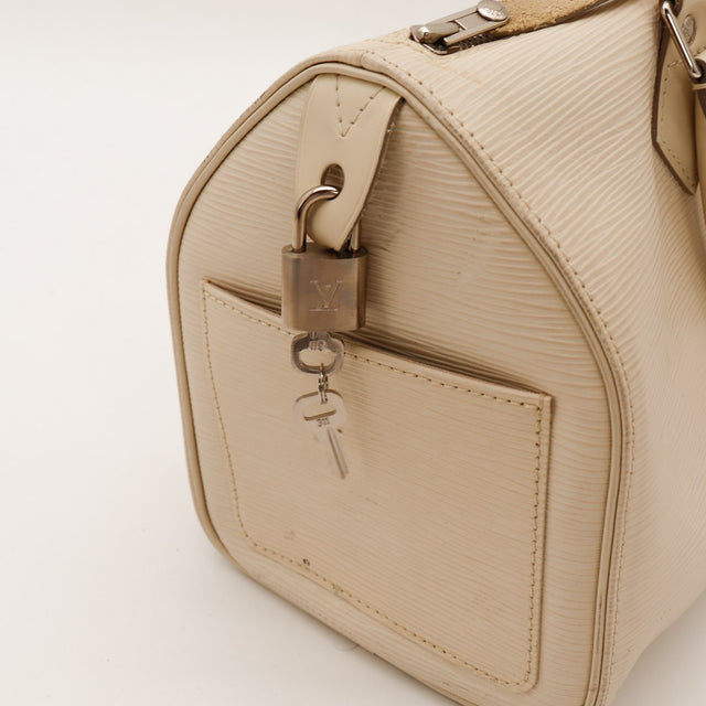 Detail hangslot en clé Louis Vuitton Speedy 30 Épi ivoire inbegrepen — AMANA Vintage