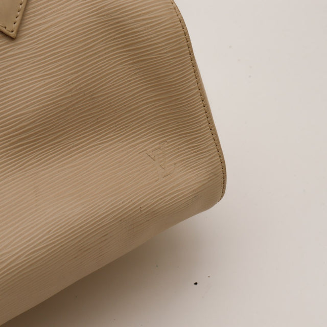 Detail hoek en monogramme leer Épi Louis Vuitton Speedy 30 ivoire — AMANA Vintage