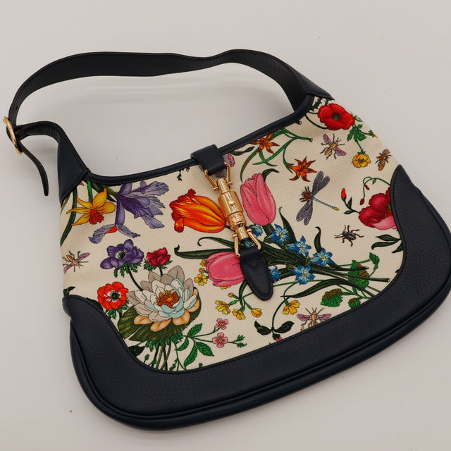 Gucci Jackie Flora posé fermoir piston doré détail toile botanique — AMANA Vintage