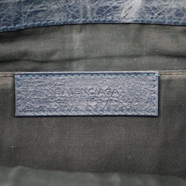 Detail coin inférieur droit usure cuir Pochette Clutch Balenciaga — AMANA Vintage