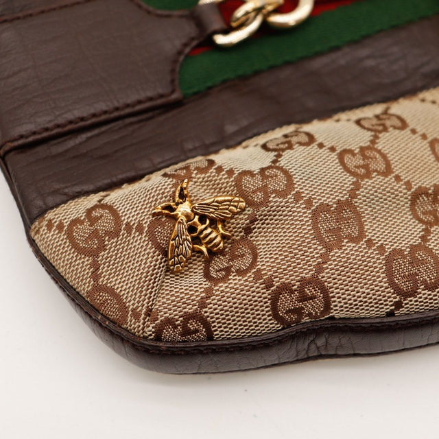 Détail charm abeille dorée canvas GG Gucci Hobo Horsebit — AMANA Vintage