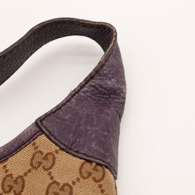 Détail usure tab supérieur cuir prune sac Gucci New Jackie — AMANA Vintage