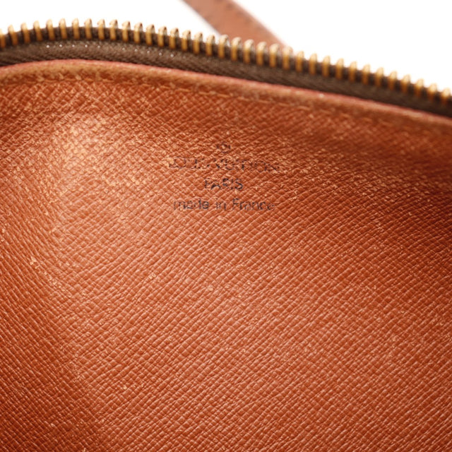 Détail bordures cuir Louis Vuitton Papillon 26 occasion authentique — AMANA Vintage