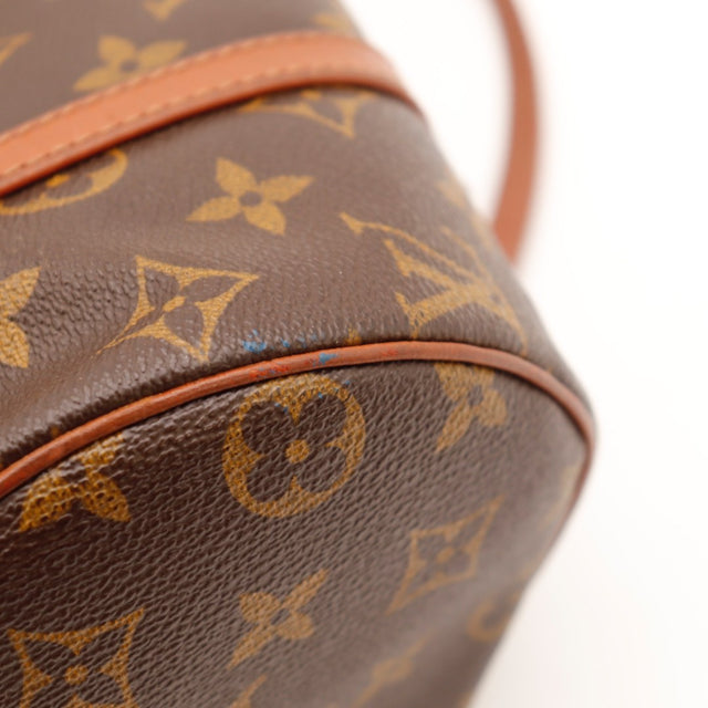 Détail coutures et passants cuir Louis Vuitton Papillon 26 — AMANA Vintage
