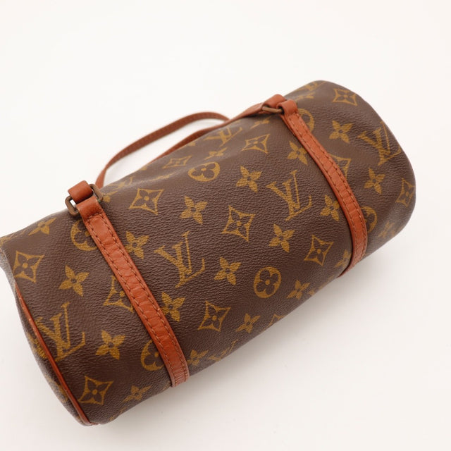 Detail extrémité cylindrique Louis Vuitton Papillon 26 toile Monogram — AMANA Vintage