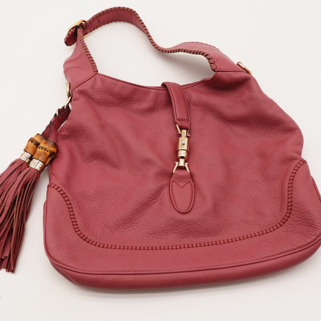 Détail de l'anse Gucci New Jackie cuir de cerf grainé rose occasion authentique — AMANA Vintage