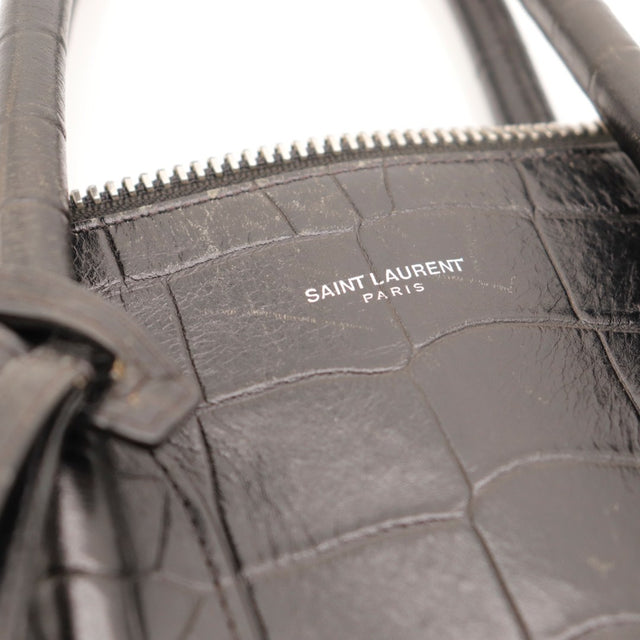 Détail de la doublure Saint Laurent Sac de Jour Souple cuir embossé façon crocodile noir occasion authentique — AMANA Vintage