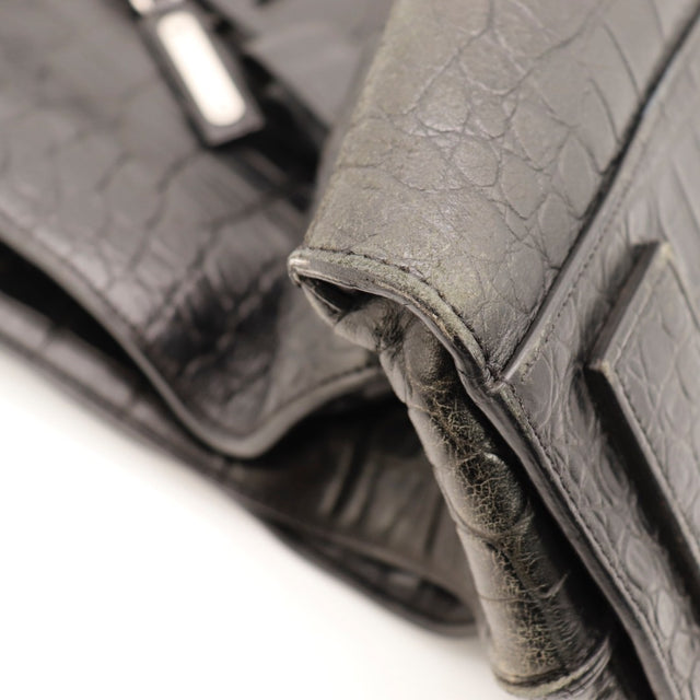 Détail de l'argenterie Saint Laurent Sac de Jour Souple cuir embossé façon crocodile noir occasion authentique — AMANA Vintage
