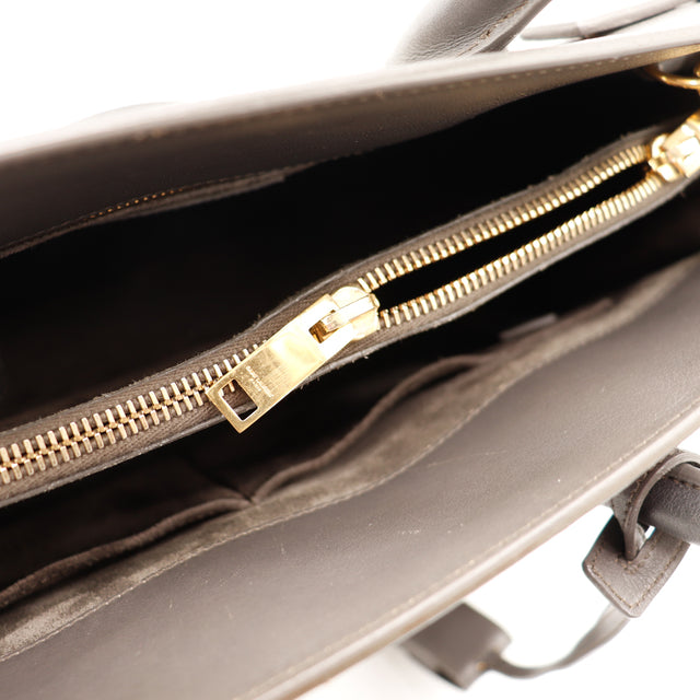 Intérieur Sac de Jour Saint Laurent gris doublure daim patch cuir occasion — AMANA Vintage