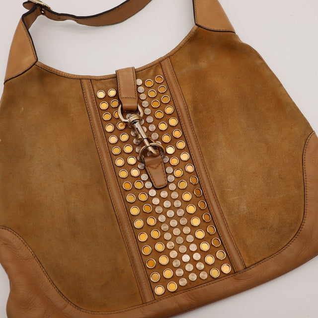 Détail bande cloutée Gucci Jackie daim camel — AMANA Vintage