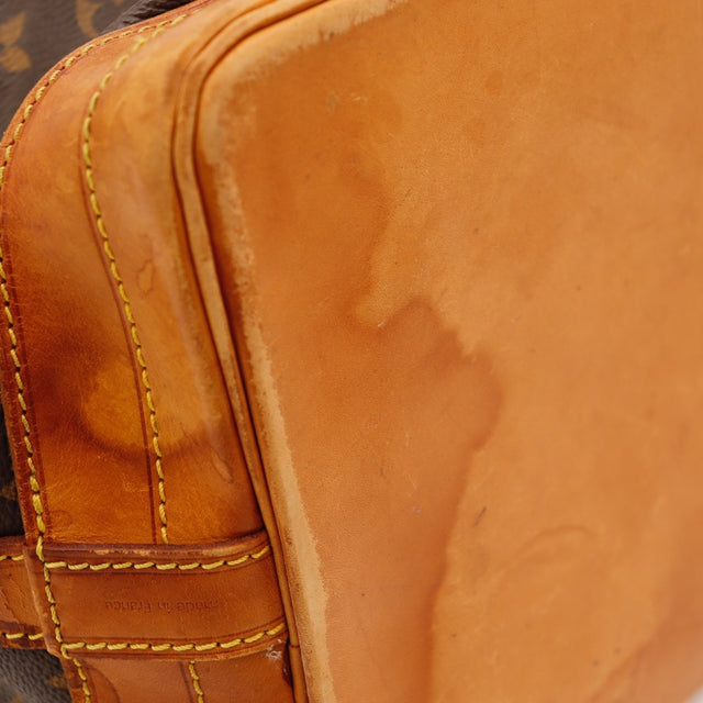 Détail des œillets Louis Vuitton Noé Toile Monogramme occasion authentique — AMANA Vintage