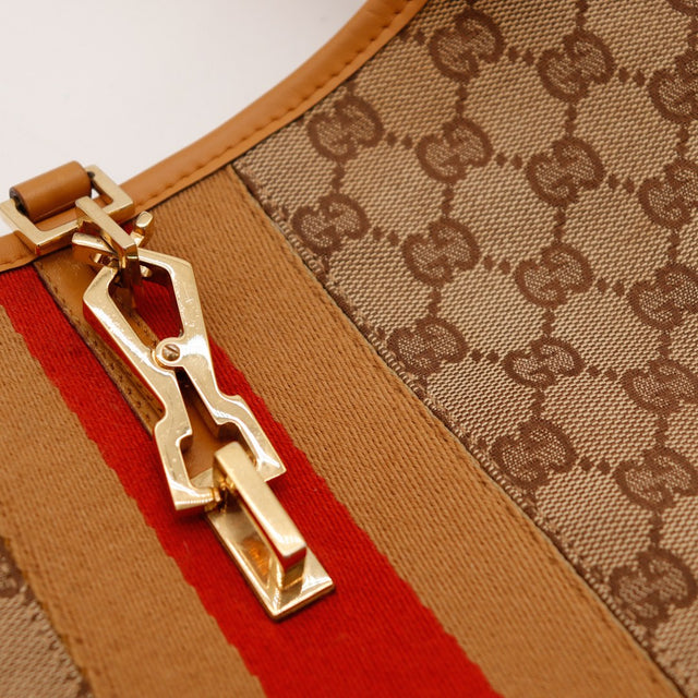 Détail fermoir Gucci Jackie doré occasion authentique — AMANA Vintage