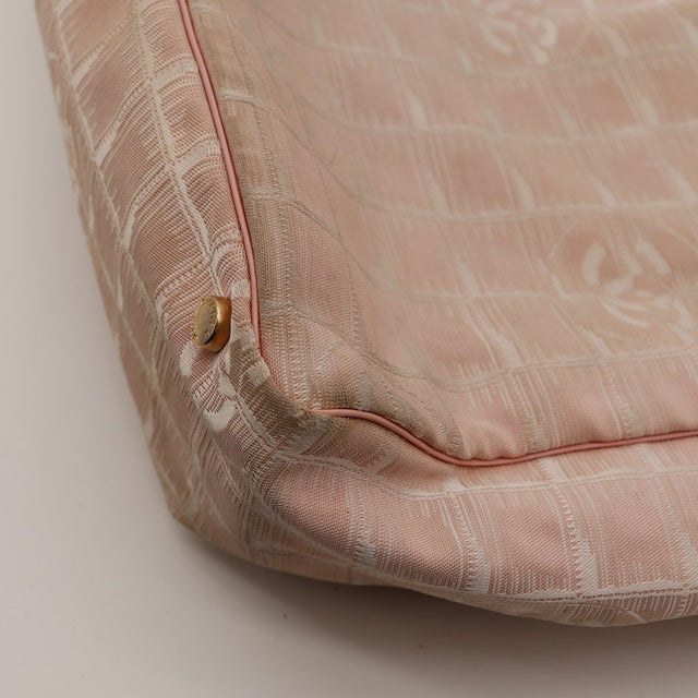 Detail Henkel Leder Chanel New Travel Line Abnutzung Risse — AMANA Vintage