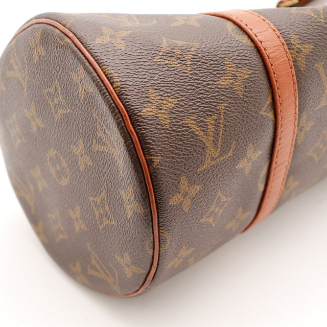 Detail embout cuir vachette Louis Vuitton Papillon 26 — AMANA Vintage
