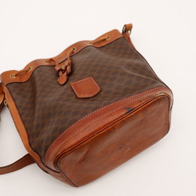 Detail hoeken onderste tas seau Celine Macadam slijtage leer assombri — AMANA Vintage