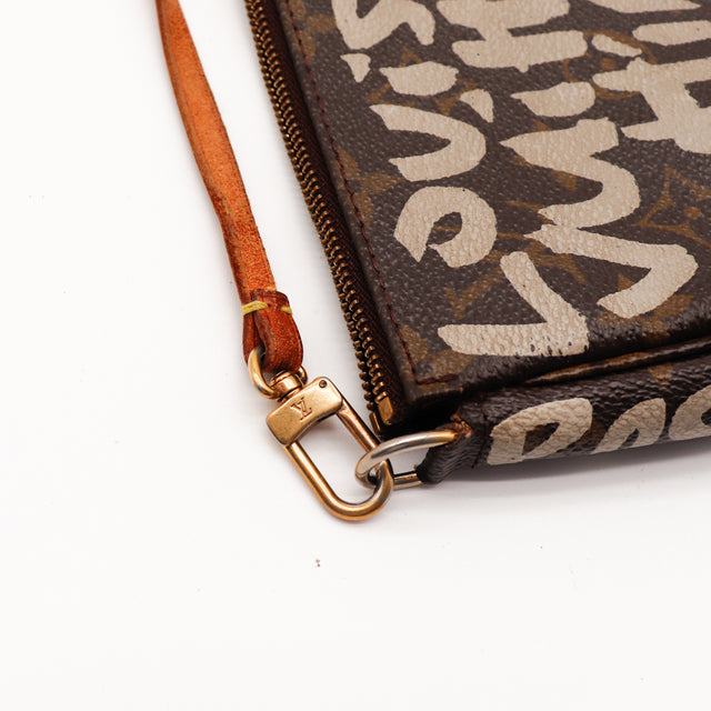 El bolso Pochette Accessoires Graffiti de Louis Vuitton